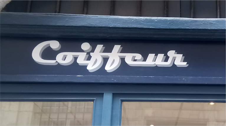 enseigne peinte à la main sur bois massif