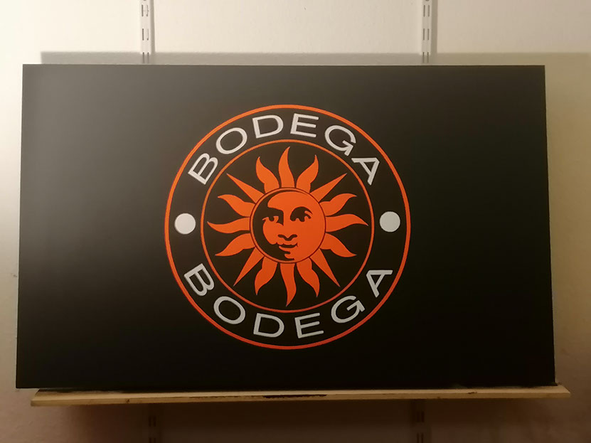 enseignepeinte à la main sur place chez michel's bistrot 